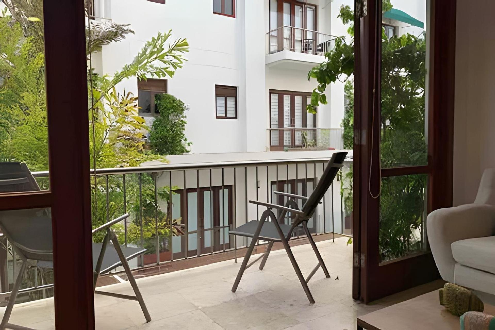 212 Walled Magical Apartment *